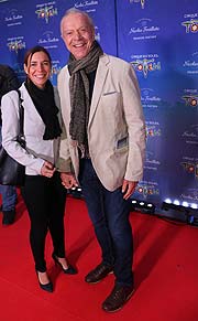 Schauspieler Dirk Galuba mit Frau Enrica bei der Premiere Cirque du Soleil - Totem am 13.02.2020 (©Foto. Martin Schmitz)